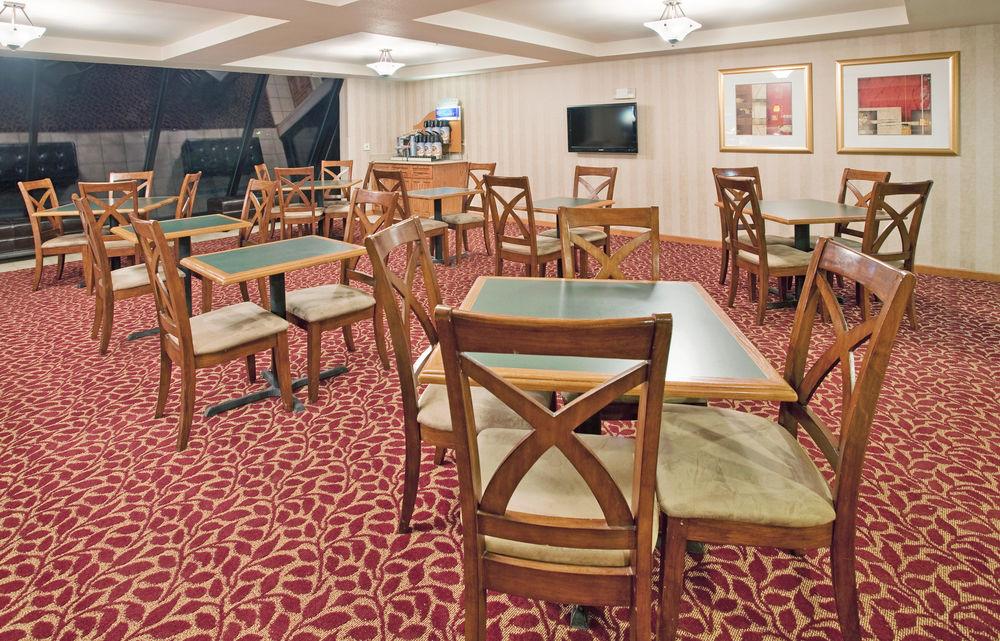 Holiday Inn Express Hotel Germantown - Northwest Milwaukee, An Ihg Hotel Экстерьер фото